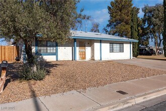 203 Cimarron Ct in Henderson, NV - Building Photo - Building Photo