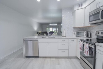 3201 Portofino Point in Coconut Creek, FL - Foto de edificio - Building Photo