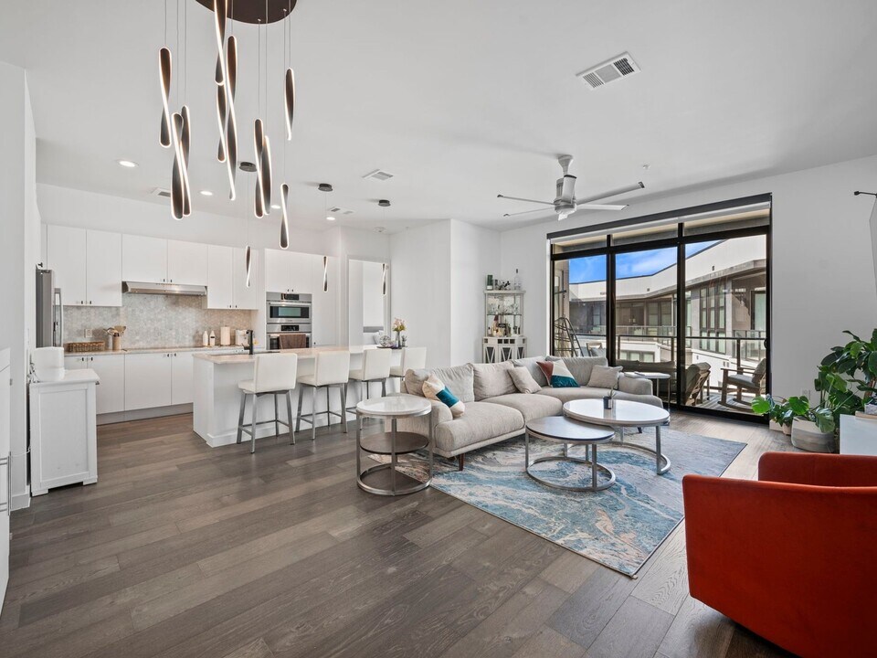 800 Embassy Dr, Unit APt 609 in Austin, TX - Building Photo