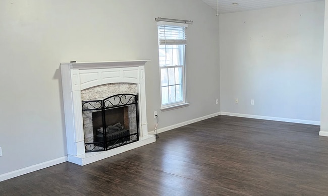 Room in House on Golden Oak Ct in Raleigh, NC - Foto de edificio - Building Photo