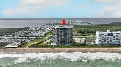 9650 S Ocean Dr in Jensen Beach, FL - Foto de edificio - Building Photo