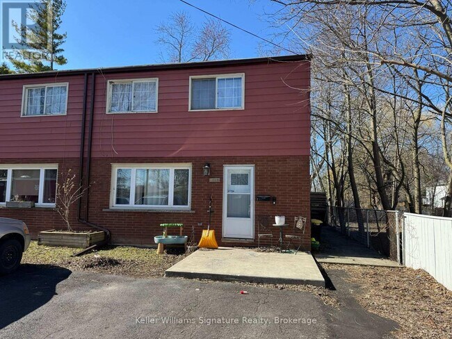 8325 Willoughby Dr in Niagara Falls, ON - Building Photo - Building Photo