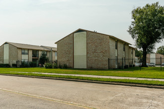 Sterlingshire Apartments in Houston, TX - Building Photo - Building Photo