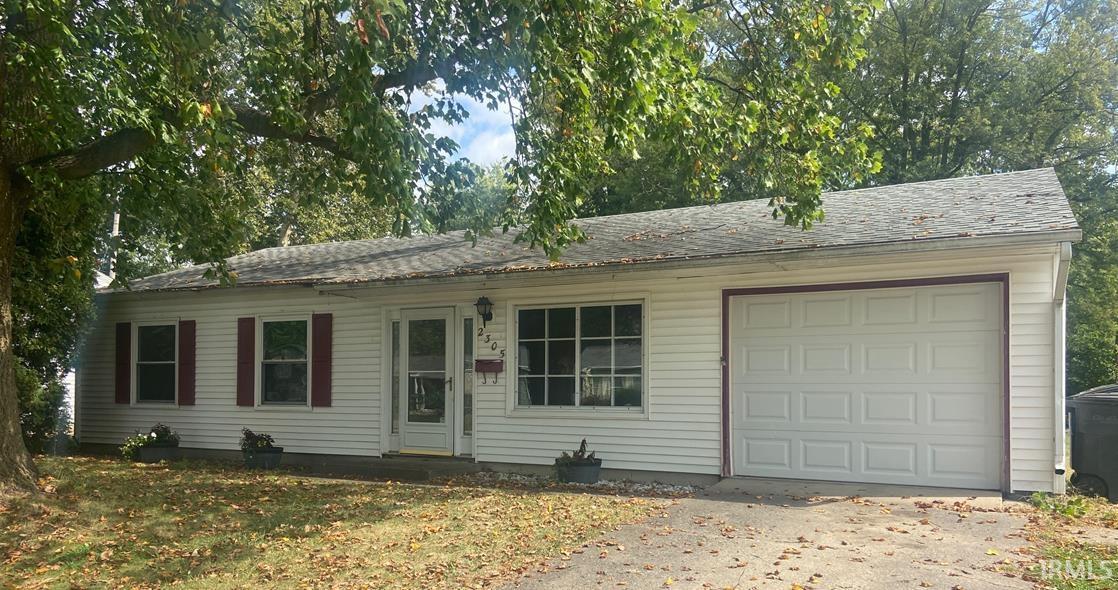 2305 Summerfield Dr in Lafayette, IN - Building Photo