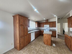 74892 Sunset Dr in Twentynine Palms, CA - Building Photo - Building Photo