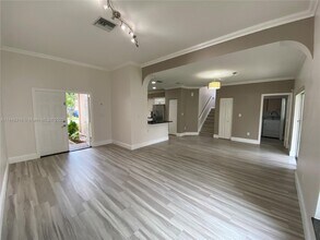 562 NW 130th Ave in Pembroke Pines, FL - Building Photo - Building Photo
