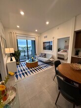 1849 Madison St, Unit B8 in Hollywood, FL - Foto de edificio - Building Photo