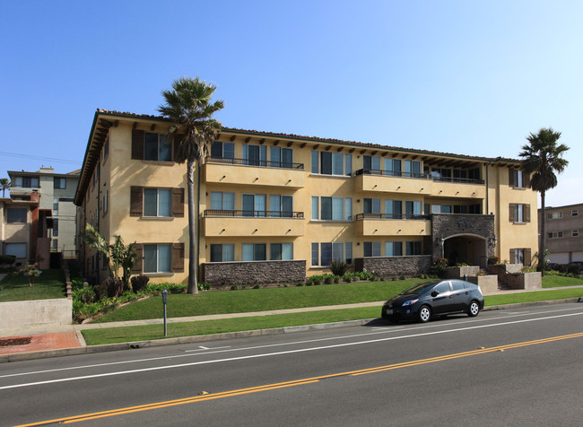 Ten Ten in Redondo Beach, CA - Building Photo - Building Photo