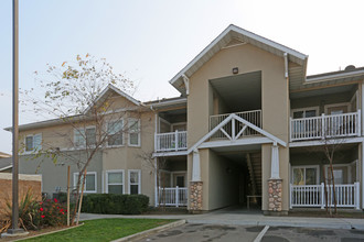 Tierra Vista in Hanford, CA - Foto de edificio - Building Photo