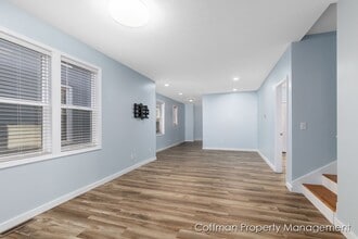 1560 Broadway Ave NW in Grand Rapids, MI - Building Photo - Building Photo