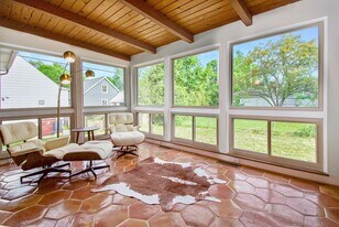 1525 Arborview Blvd in Ann Arbor, MI - Building Photo