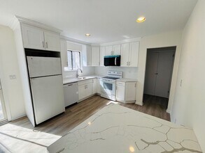 21 Anstice St in Oyster Bay, NY - Building Photo - Building Photo