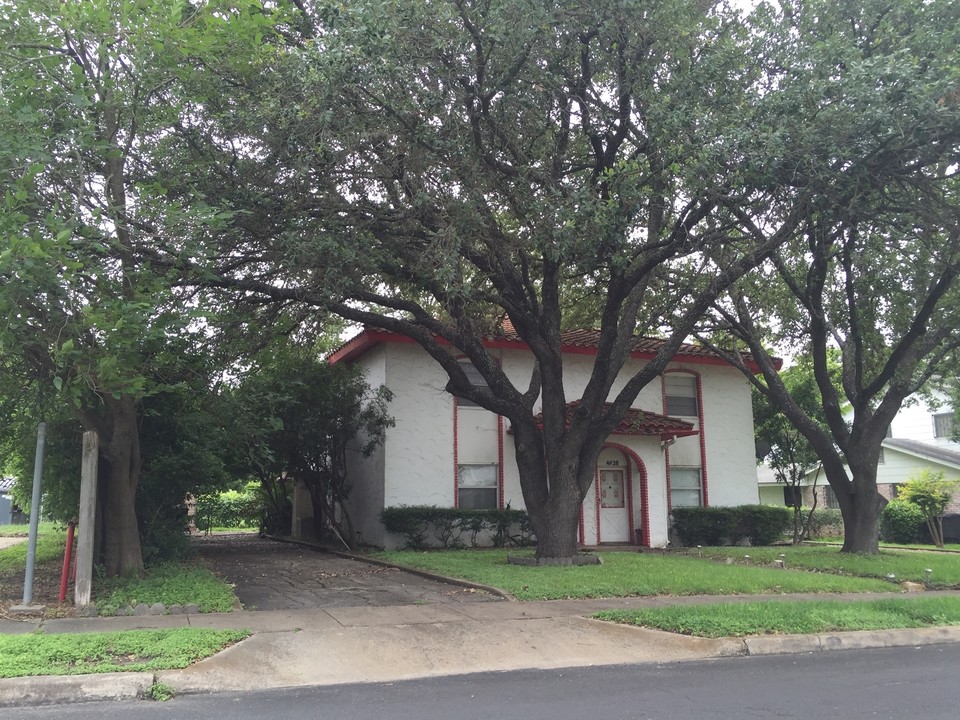 4430 Valleyfield St in San Antonio, TX - Foto de edificio