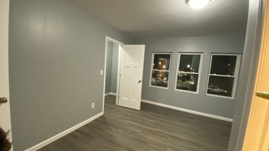 11 E Tompkins St in Columbus, OH - Building Photo - Building Photo