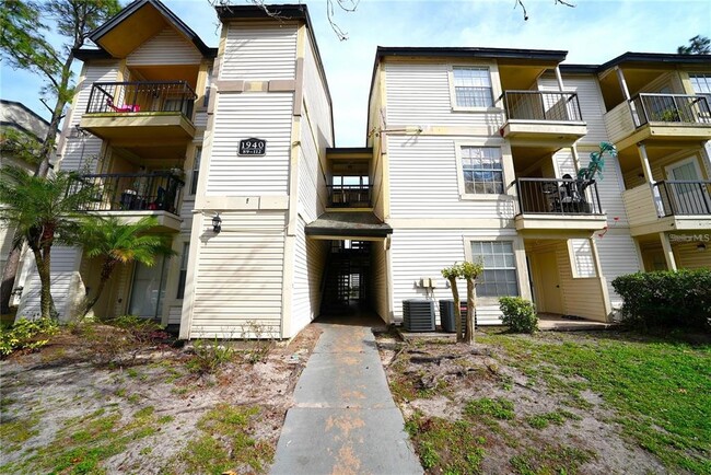 1940 Lake Atriums Cir