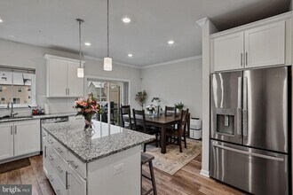 865 Weald Way in Clarksburg, MD - Building Photo - Building Photo