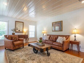 32 Margranita Crescent in Austin, TX - Building Photo - Building Photo