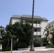 1021 6th St Apartments