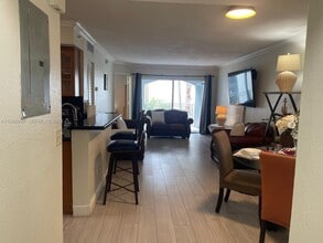 150 NW 96th Ave in Pembroke Pines, FL - Building Photo - Building Photo