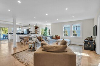 32 Katherine St in Locust Valley, NY - Building Photo - Building Photo