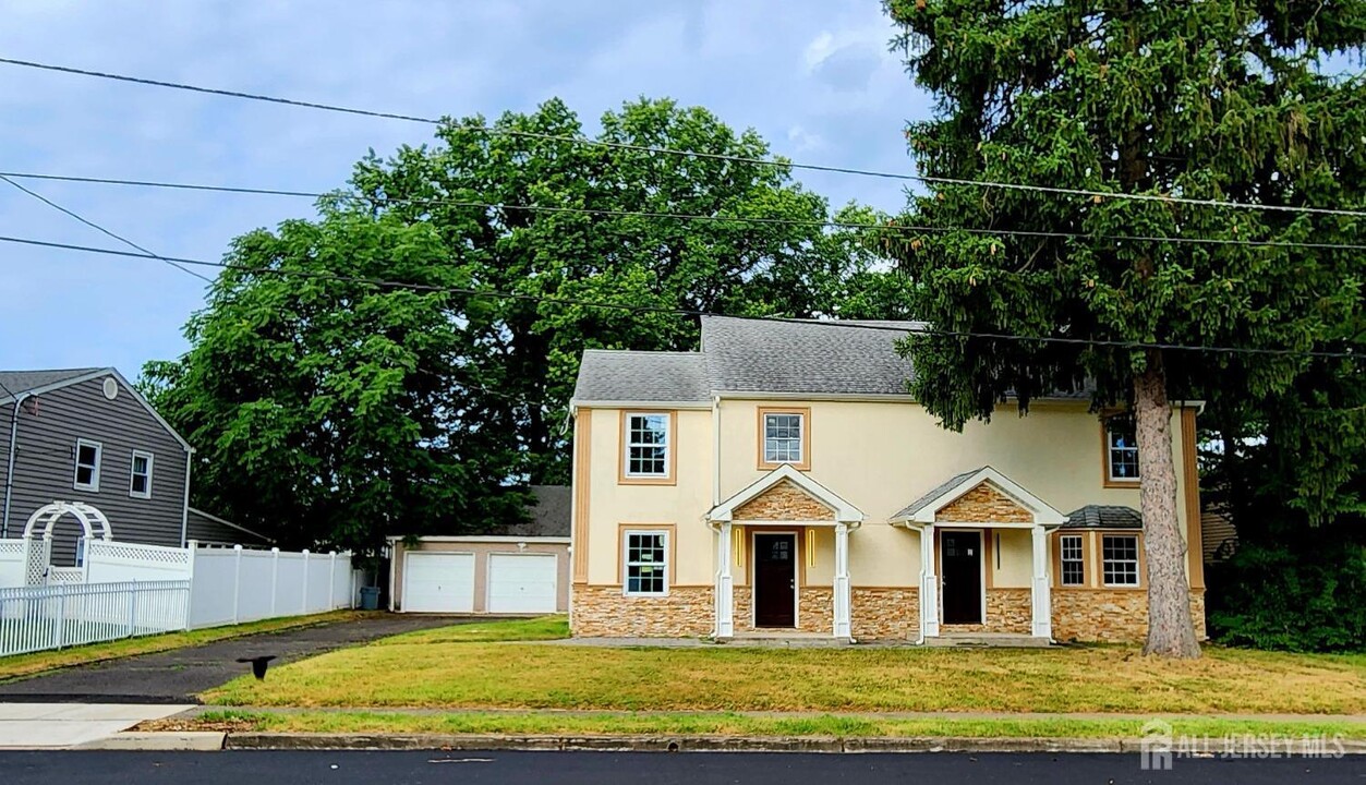 3222 Revere Rd in South Plainfield, NJ - Building Photo