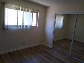 2111 Rindge Ln in Redondo Beach, CA - Foto de edificio - Building Photo