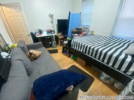 1460 Tremont St in Boston, MA - Building Photo