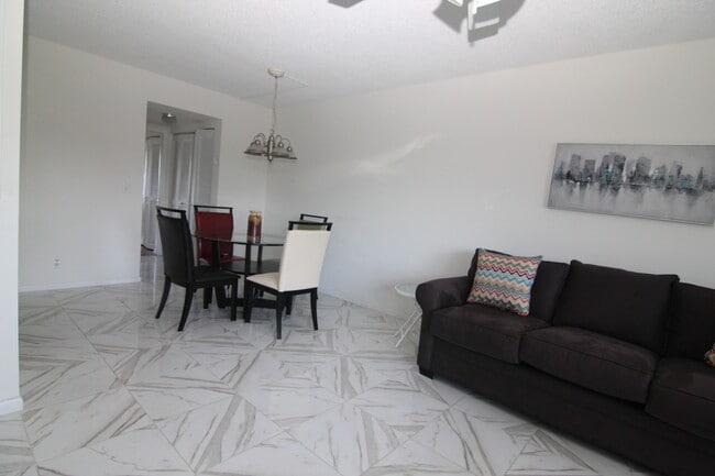 569 Fanshaw N, Unit 569 in Boca Raton, FL - Building Photo - Building Photo