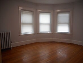 553 Brookline Ave, Unit 1 in Brookline, MA - Foto de edificio - Building Photo