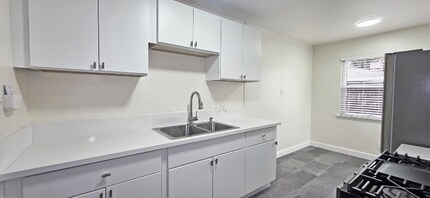 1930 Hemlock St in West Sacramento, CA - Building Photo - Building Photo