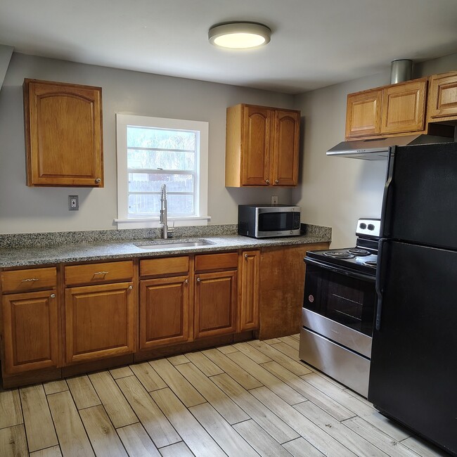 property at 703 E Hanlon St