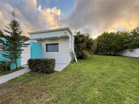 341 23rd Way S in West Palm Beach, FL - Building Photo