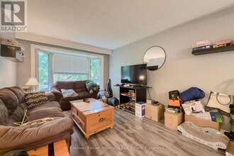 27 Julia Dr in Guelph, ON - Building Photo - Building Photo