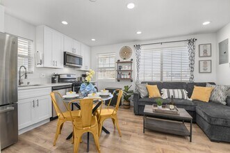 718 Queenstown Ct in San Diego, CA - Building Photo - Building Photo