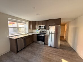 16 Beals Rd, Unit 4 in Braintree, MA - Foto de edificio - Building Photo