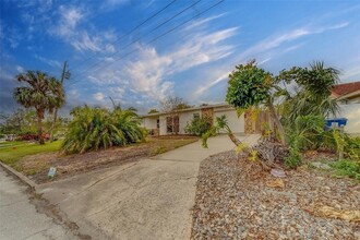 4099 Pompano Dr SE in St. Petersburg, FL - Building Photo - Building Photo