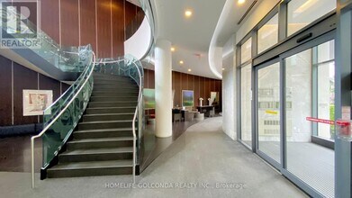 5168 Yonge St in Toronto, ON - Building Photo - Building Photo