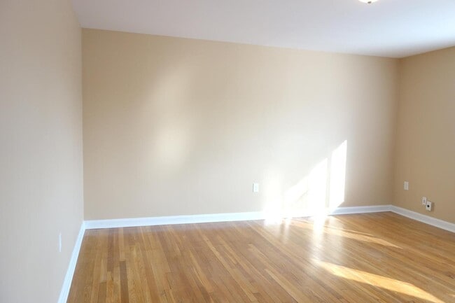 4108 40th St in Brentwood, MD - Foto de edificio - Building Photo