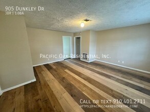 905 Dunkley Dr in Houston, TX - Building Photo - Building Photo