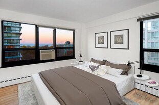 350 W. Oakdale in Chicago, IL - Building Photo