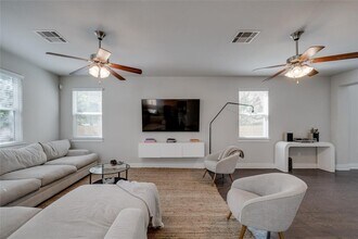 7405 Buchholz St in Austin, TX - Building Photo - Building Photo