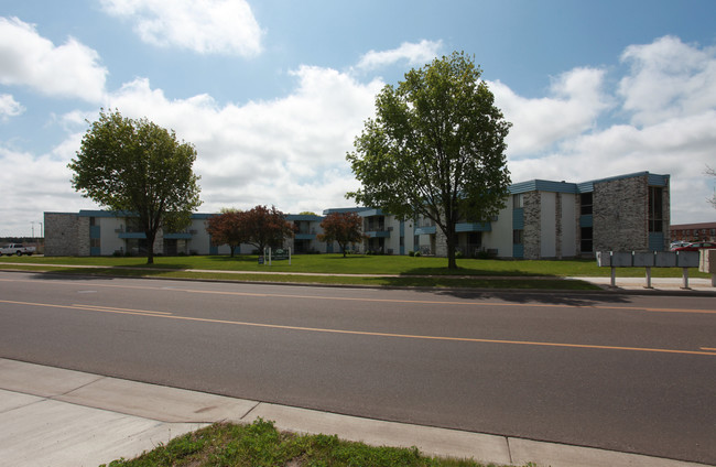 Mac Arthur Fields Apartments in Eau Claire, WI - Building Photo - Building Photo