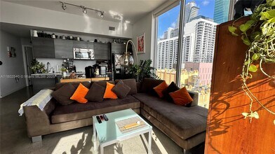 151 SE 1st St, Unit 1711 in Miami, FL - Building Photo - Building Photo