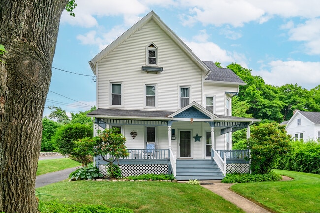 23 Reservoir St in Bethel, CT - Building Photo - Building Photo