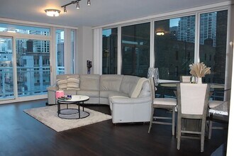 757 N Orleans St, Unit 706 in Chicago, IL - Building Photo - Building Photo