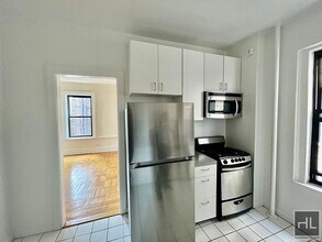 WEST 204 STREET in New York, NY - Building Photo - Building Photo