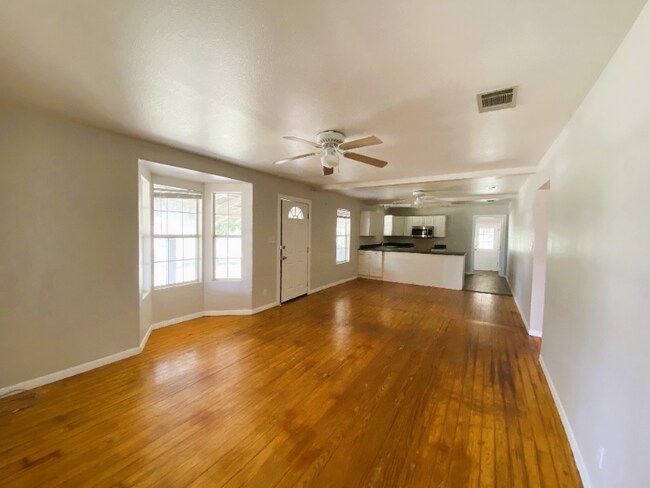 143 Jasmine Ln in San Marcos, TX - Foto de edificio - Building Photo