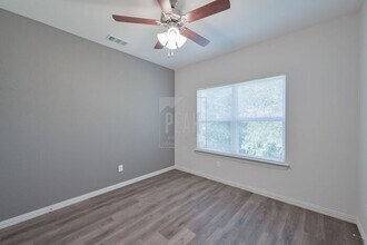 1612 Ash Crescent St in Fort Worth, TX - Foto de edificio - Building Photo