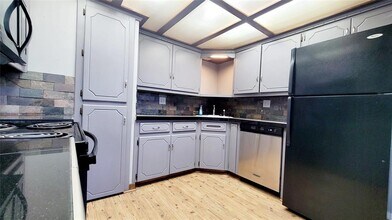 300 E Kittyhawk Dr in Midwest City, OK - Building Photo - Building Photo