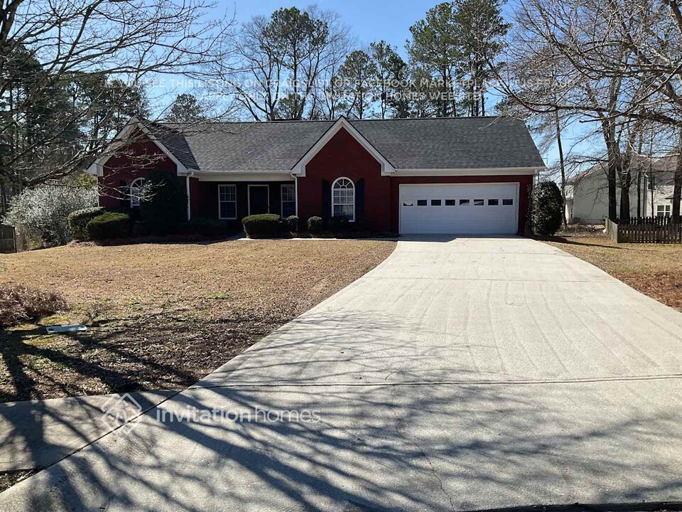 2995 Meadow Gate Way in Loganville, GA - Building Photo